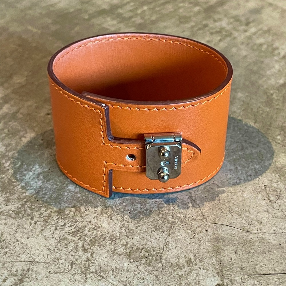 Authentic Hermès Charmonix Vegas Lock Wide Cuff Potiron Leather Bracelet